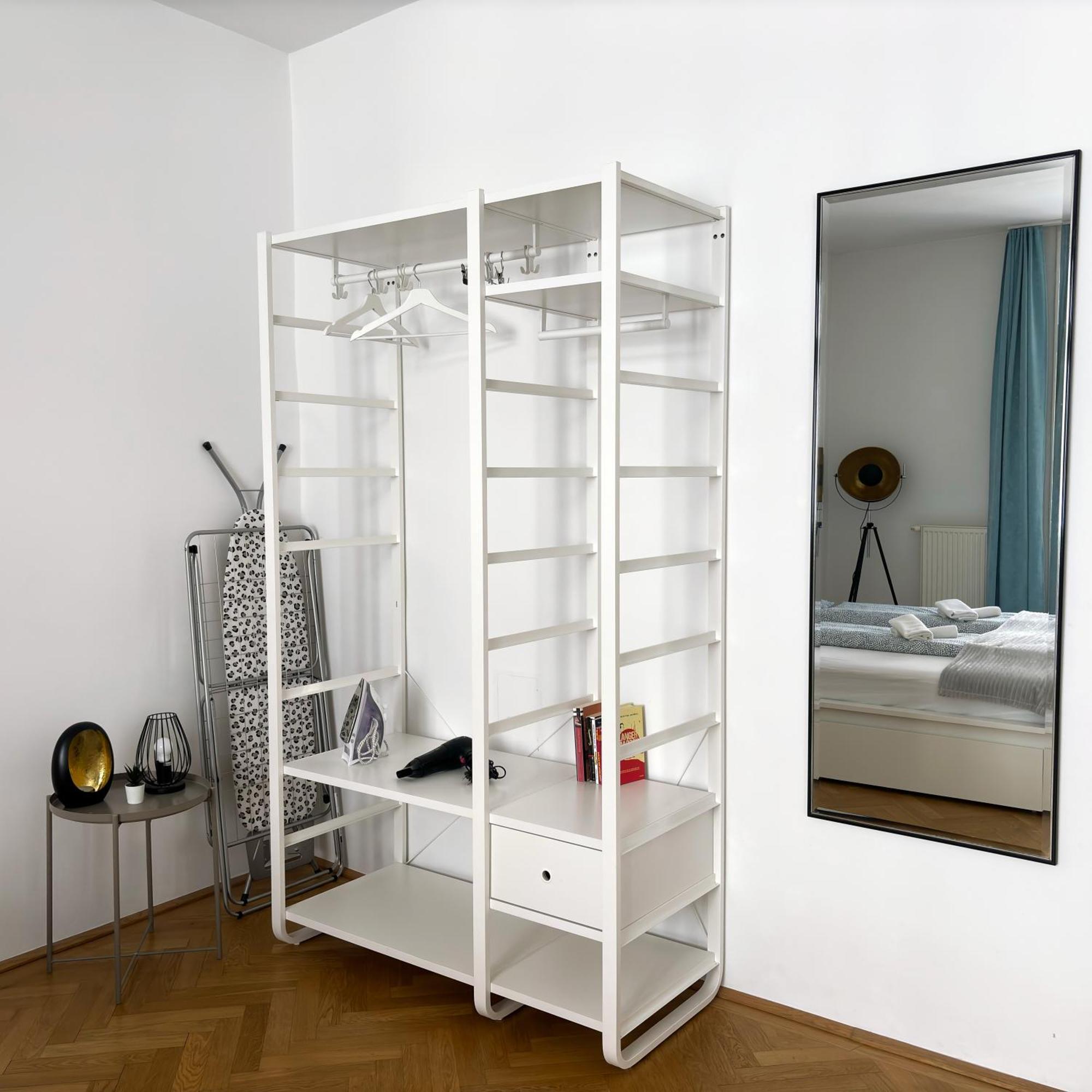 Central Mariahilfer Apartment 5 Min To The Schoenbrunn Palace And City Shopping Center Wien Ngoại thất bức ảnh